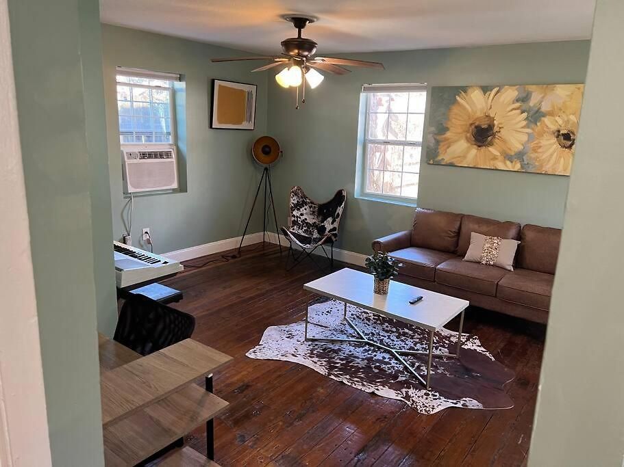 Apartment 2 Blocks From French Quarters *