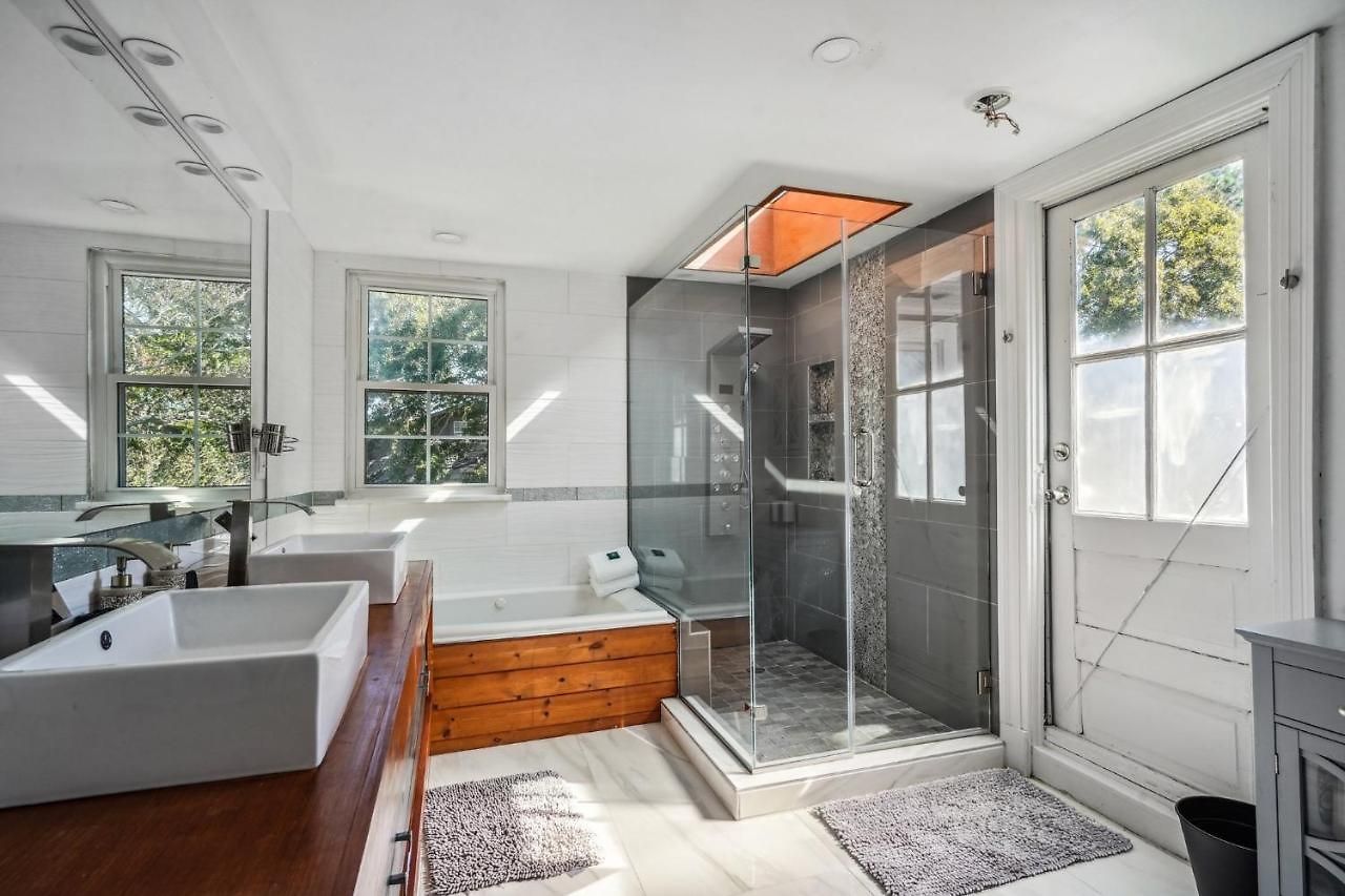 Grandcraftsman Style With Pool And Hot Tub/ Center To Of Holiday home