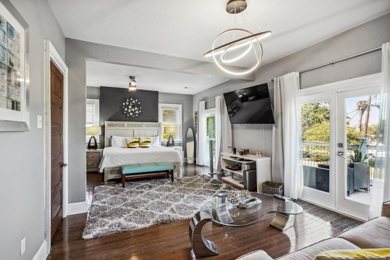 Grandcraftsman Style With Pool And Hot Tub/ Center To Of *