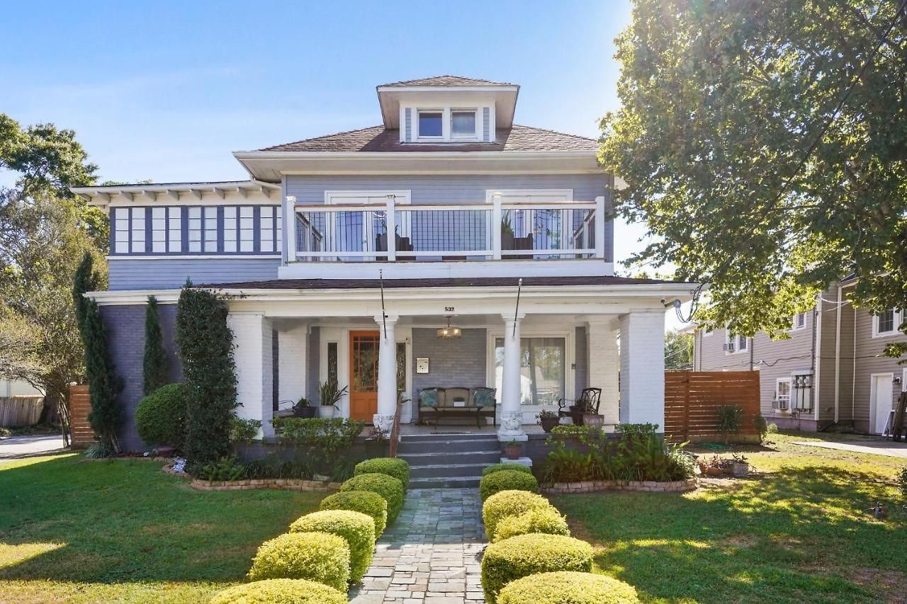 Grandcraftsman Style With Pool And Hot Tub/ Center To Of * New Orleans