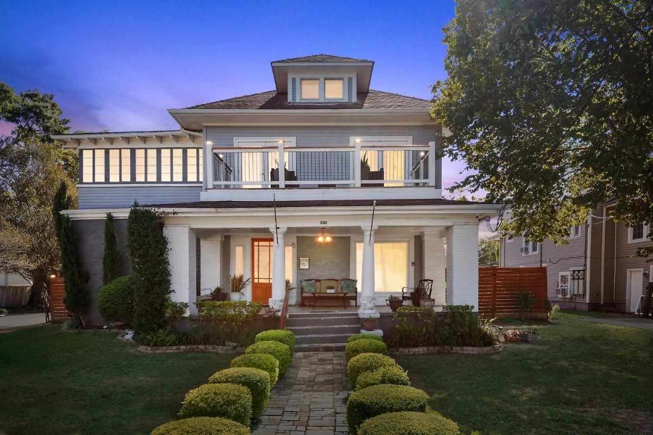 Grandcraftsman Style With Pool And Hot Tub/ Center To Of * New Orleans