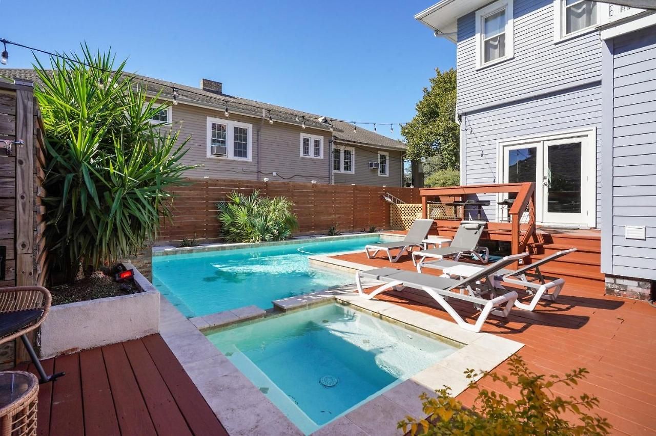 Grandcraftsman Style With Pool And Hot Tub/ Center To Of Holiday home