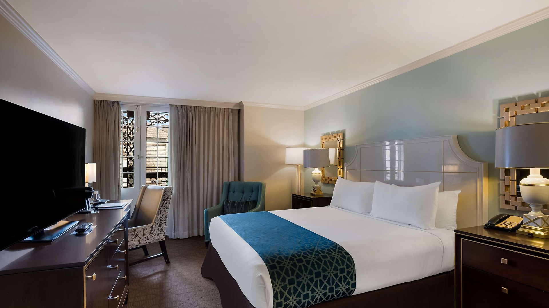 The Royal Sonesta Hotel 5*