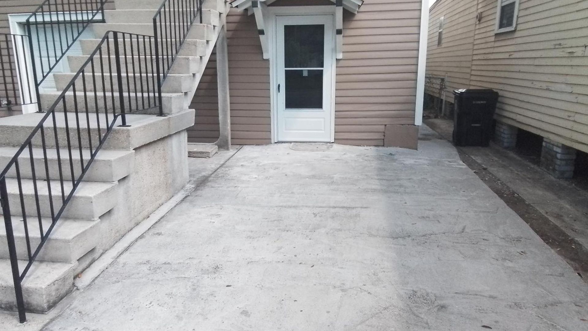 Cozy 2-bedroom Unit In Beautiful With Wifi, Ac