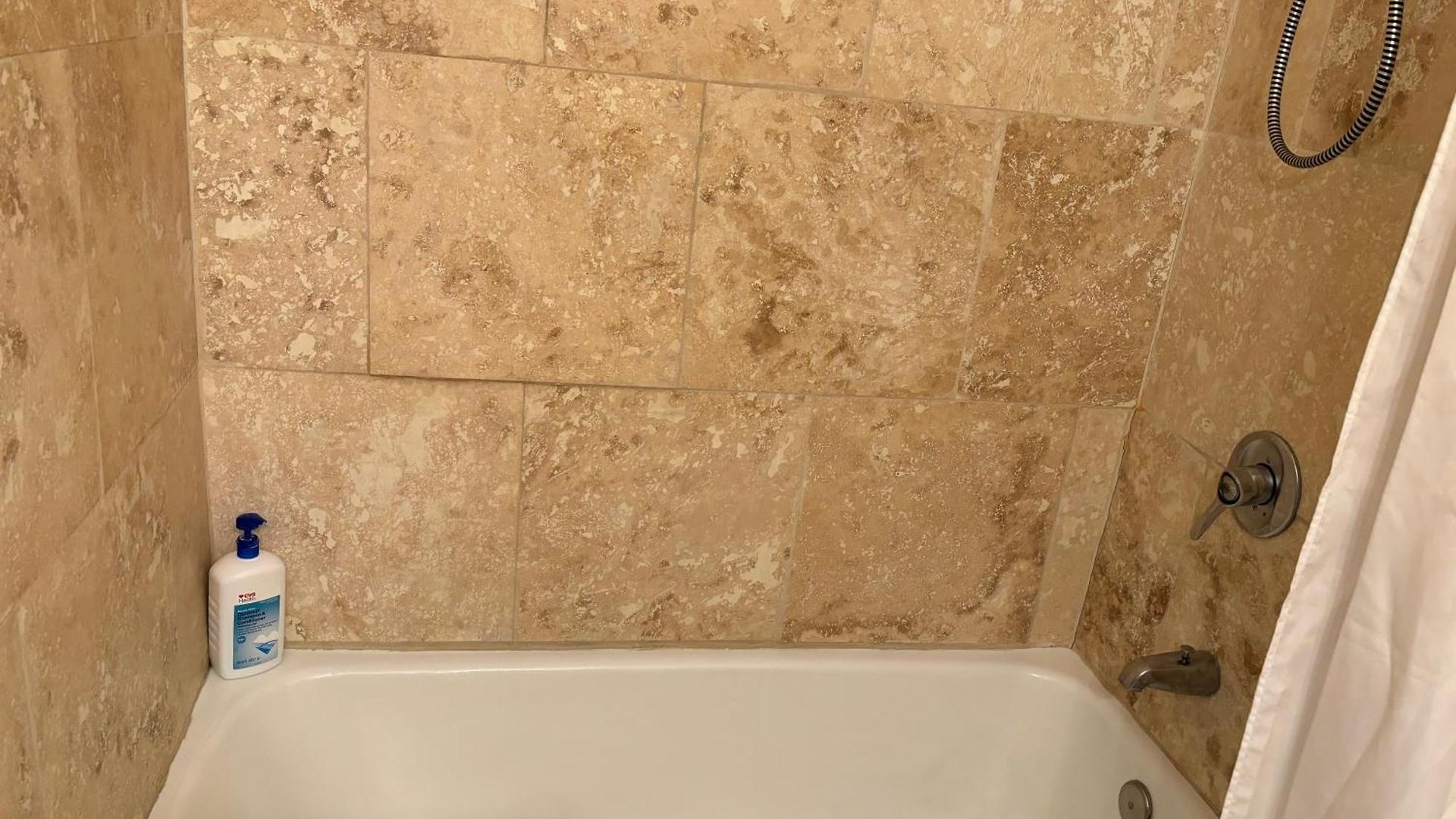 Cozy 2-bedroom Unit In Beautiful With Wifi, Ac Apartment *