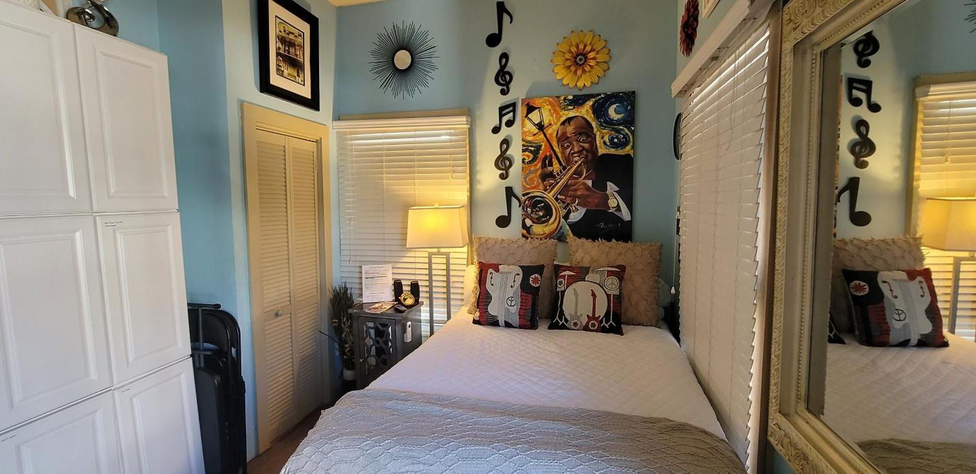 Jazzy Studio In A Great Location Apartment *