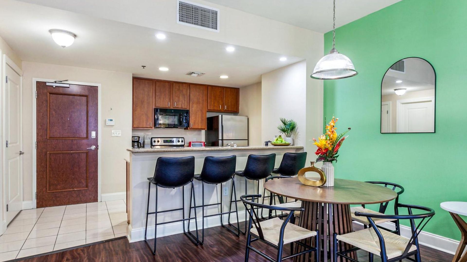 Spacious Modern Near French Quarter *