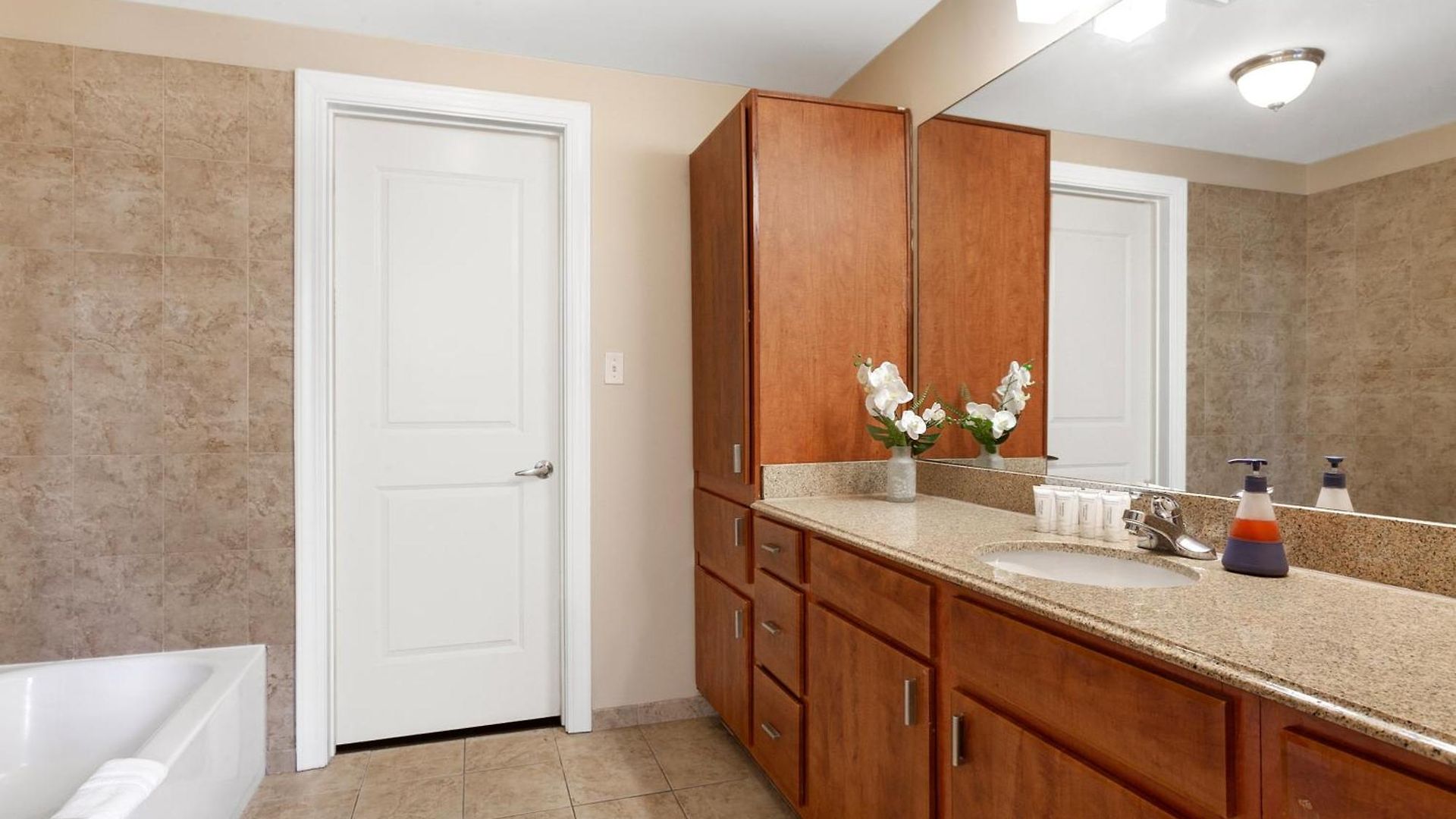 Spacious Modern Near French Quarter
