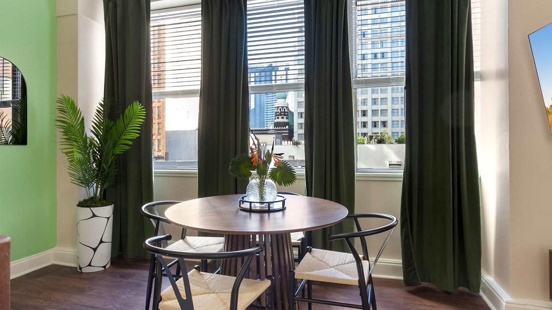 Spacious Modern Near French Quarter