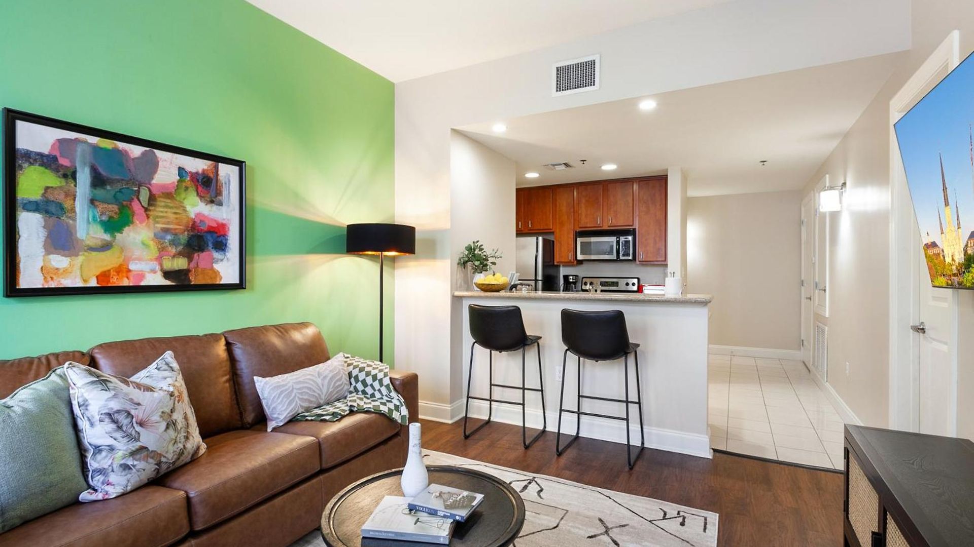 Spacious Modern Near French Quarter Apartment