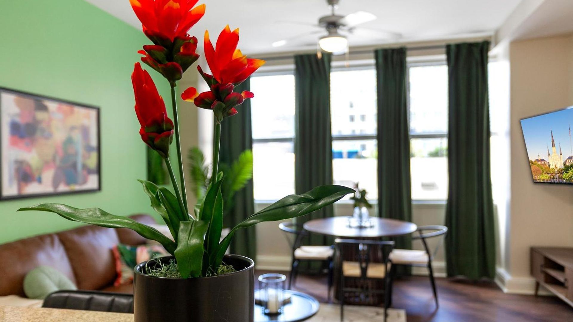 Spacious Modern Near French Quarter Apartment