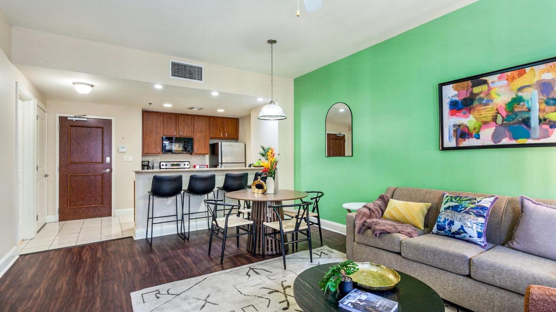Spacious Modern Near French Quarter *