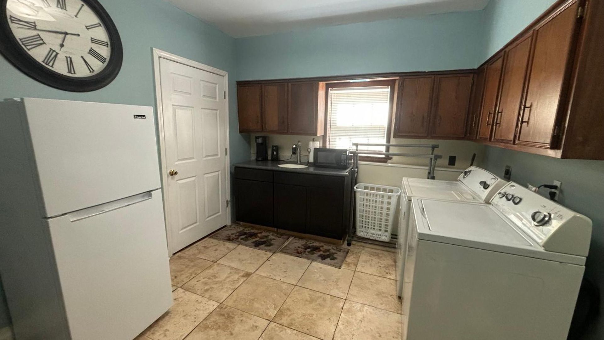Cozy 2-bedroom Unit In Beautiful With Wifi, Ac *