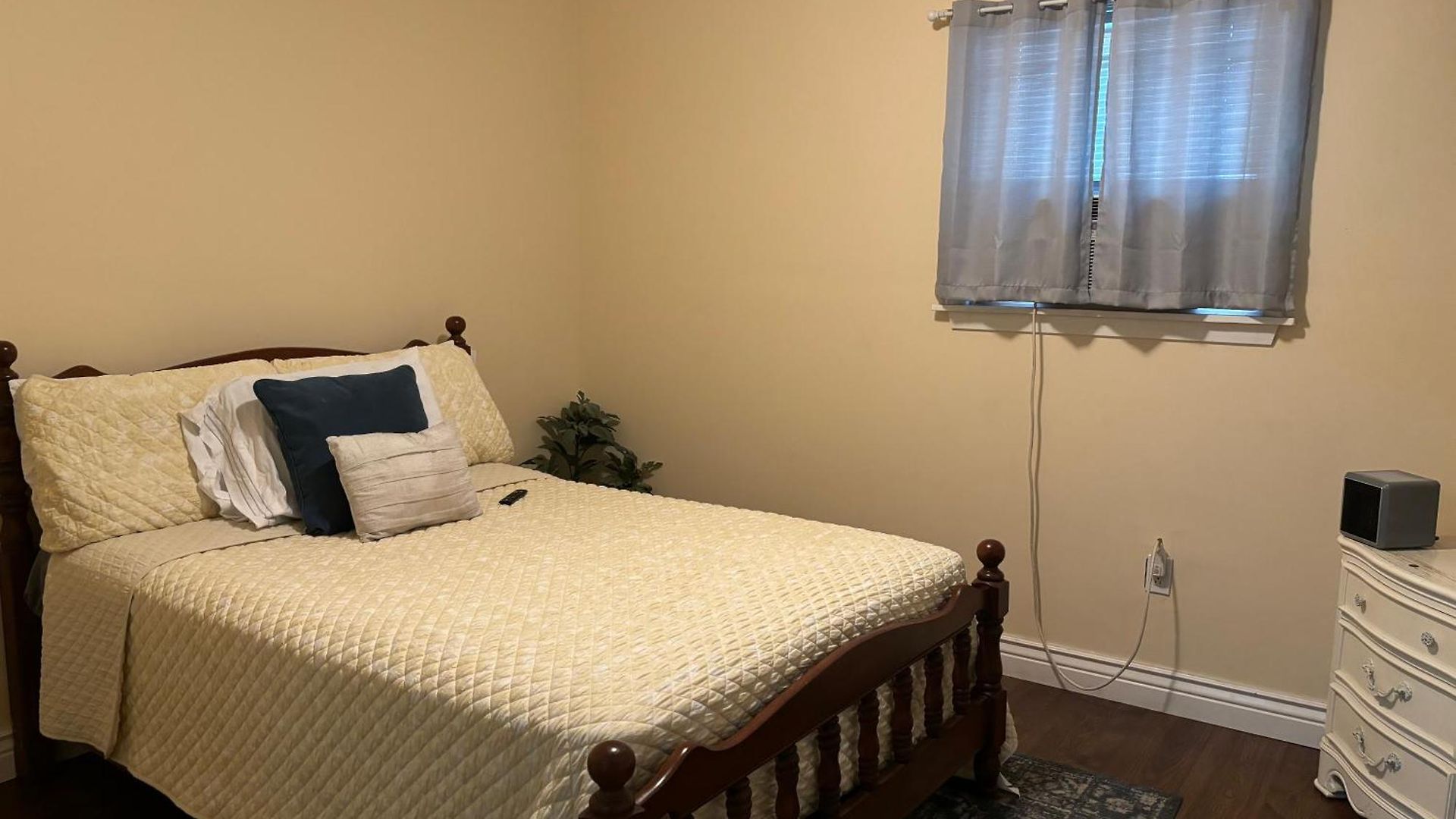 Cozy 2-bedroom Unit In Beautiful With Wifi, Ac Apartment