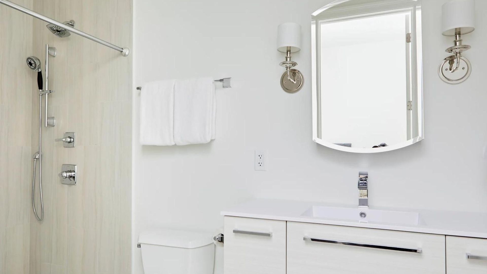 Apartment Roami At St. Charles *