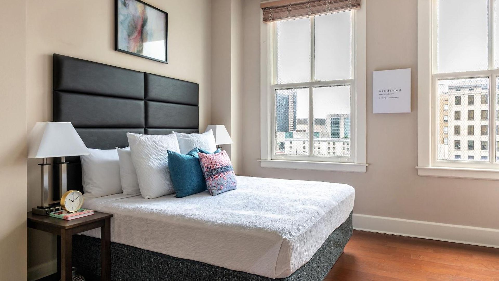 Roami At Hibernia Tower Apartment