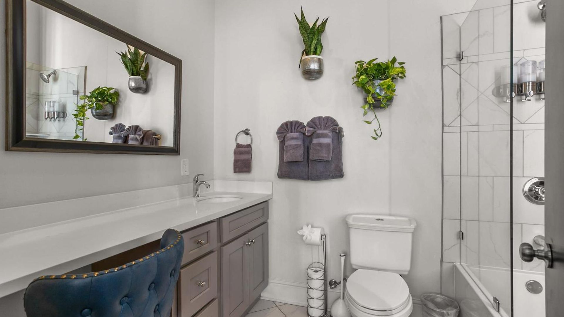 Apartment Stunning 2-bedroom Garden District Newly Renovated New Orleans