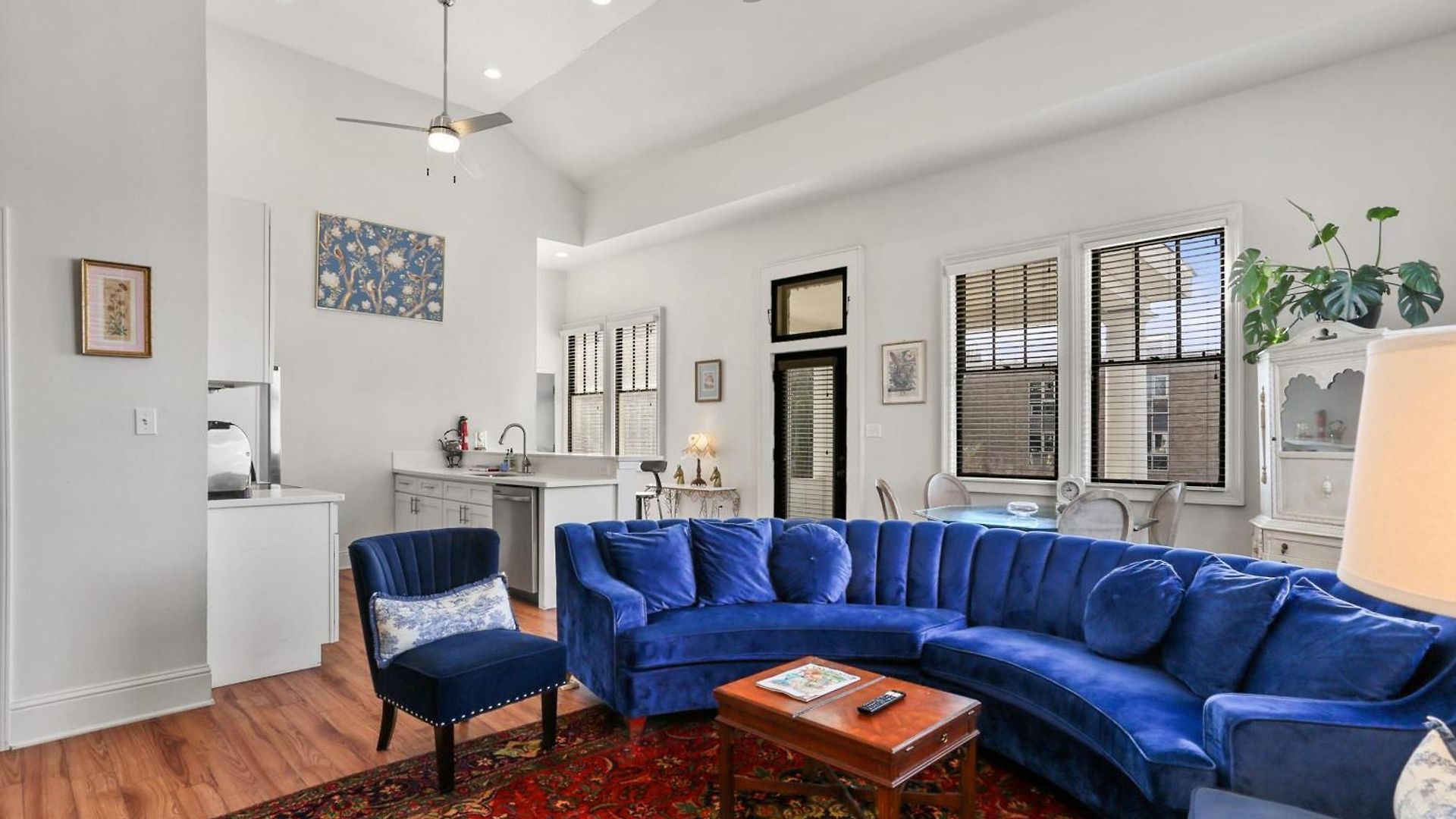 Stunning 2-bedroom Garden District Newly Renovated *