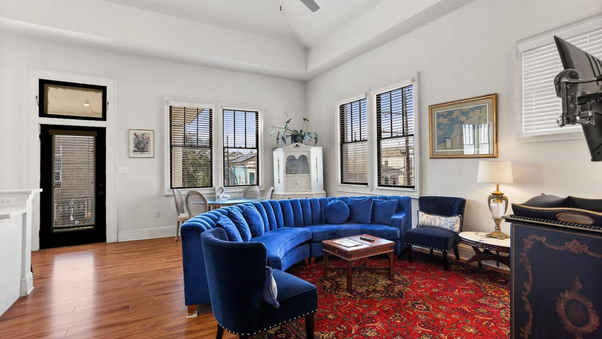 Stunning 2-bedroom Garden District Newly Renovated