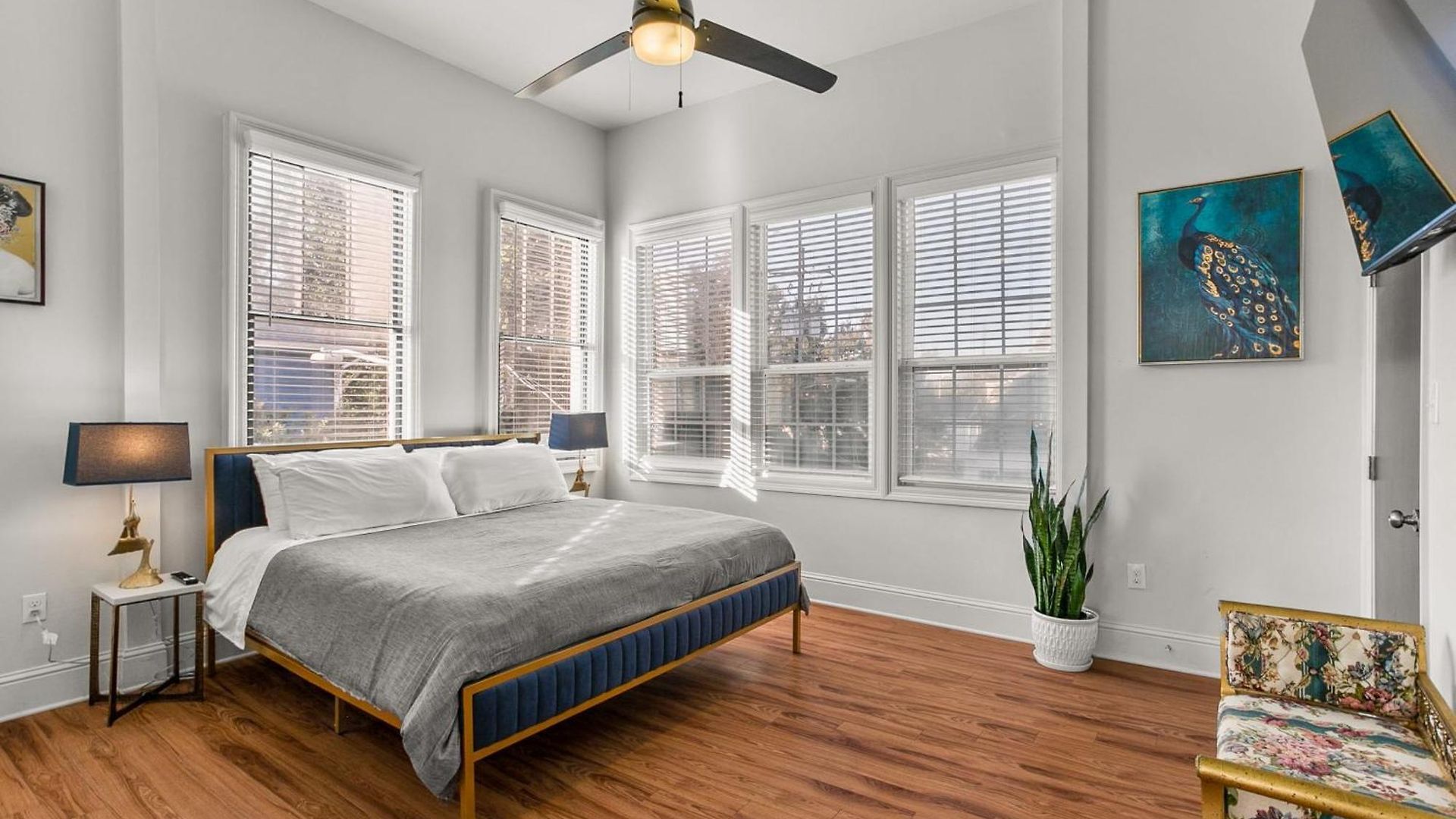 Stunning 2-bedroom Garden District Newly Renovated Apartment