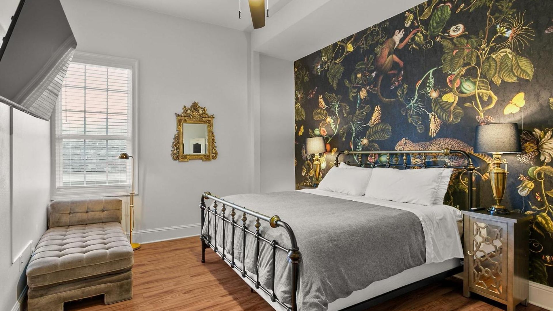 Stunning 2-bedroom Garden District Newly Renovated Apartment New Orleans
