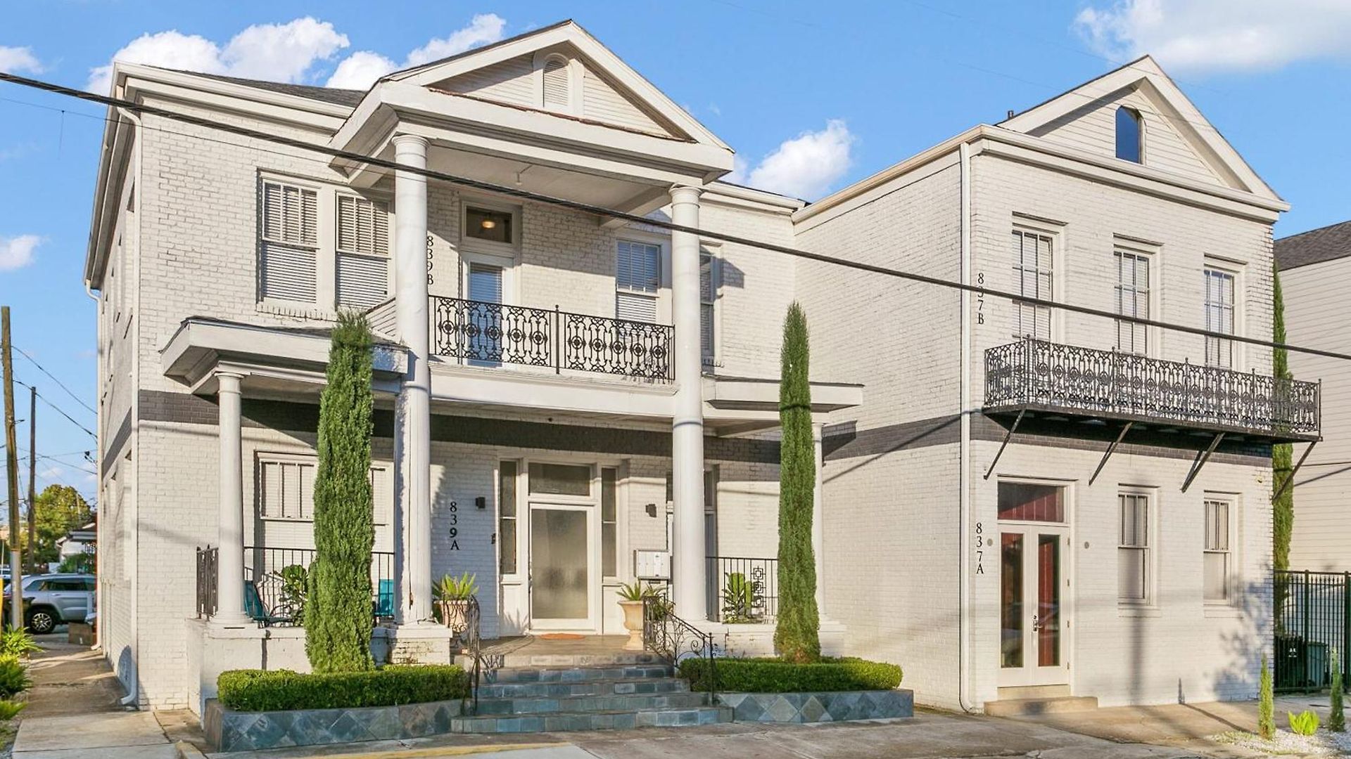 Stunning 2-bedroom Garden District Newly Renovated Apartment *