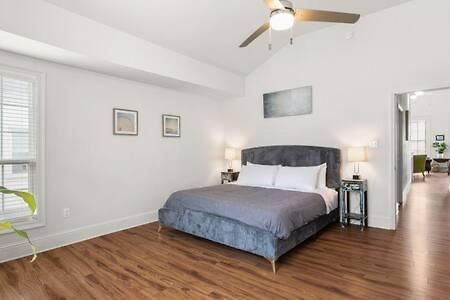 Timeless Elegance Historic Nola Haven 2bd Apartment