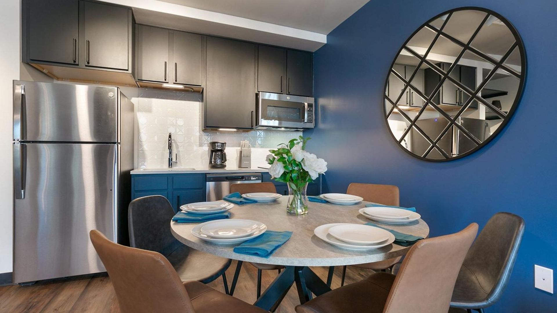The Pelican By Hosteeva Apartment