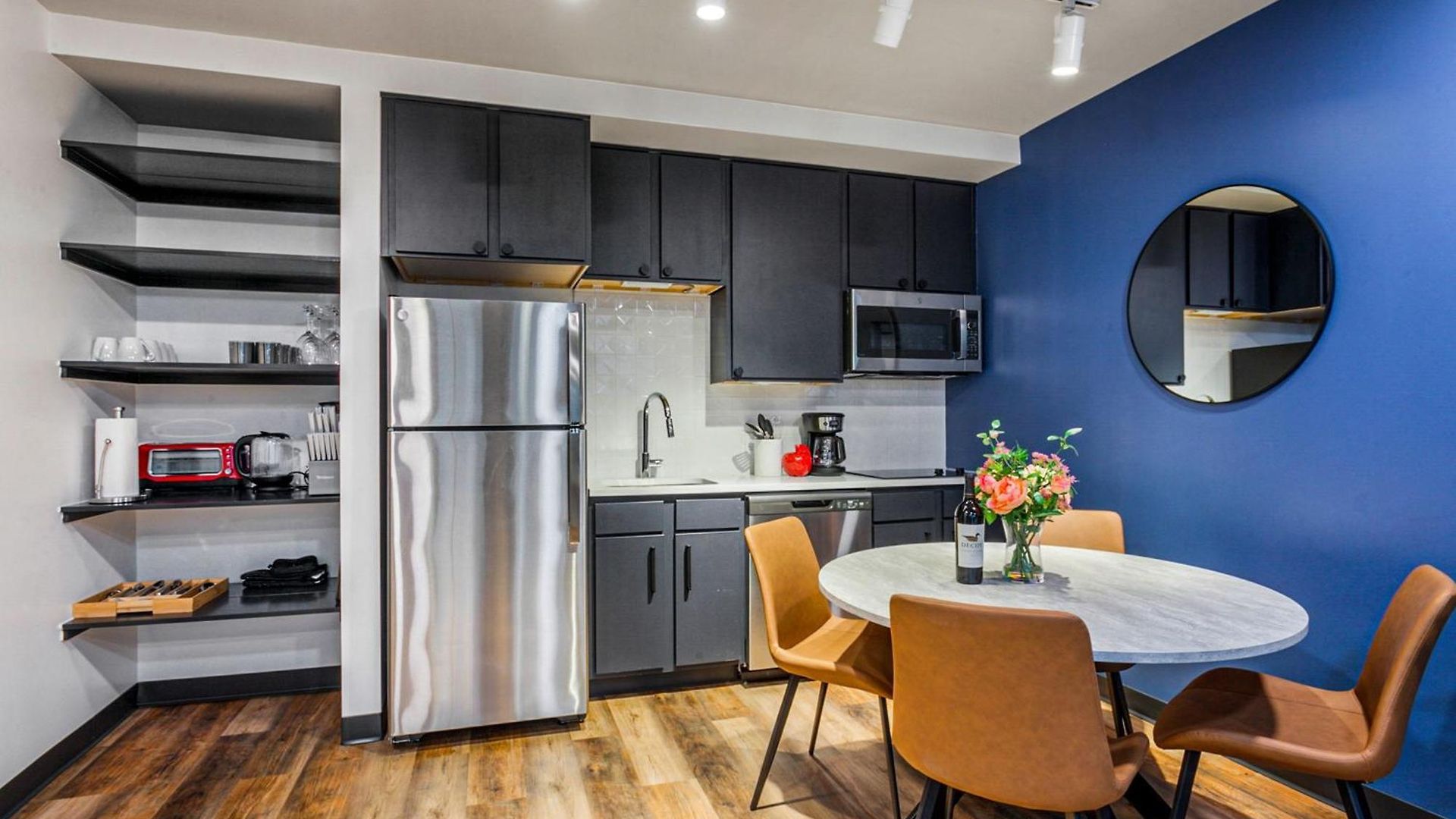 The Pelican By Hosteeva Apartment *