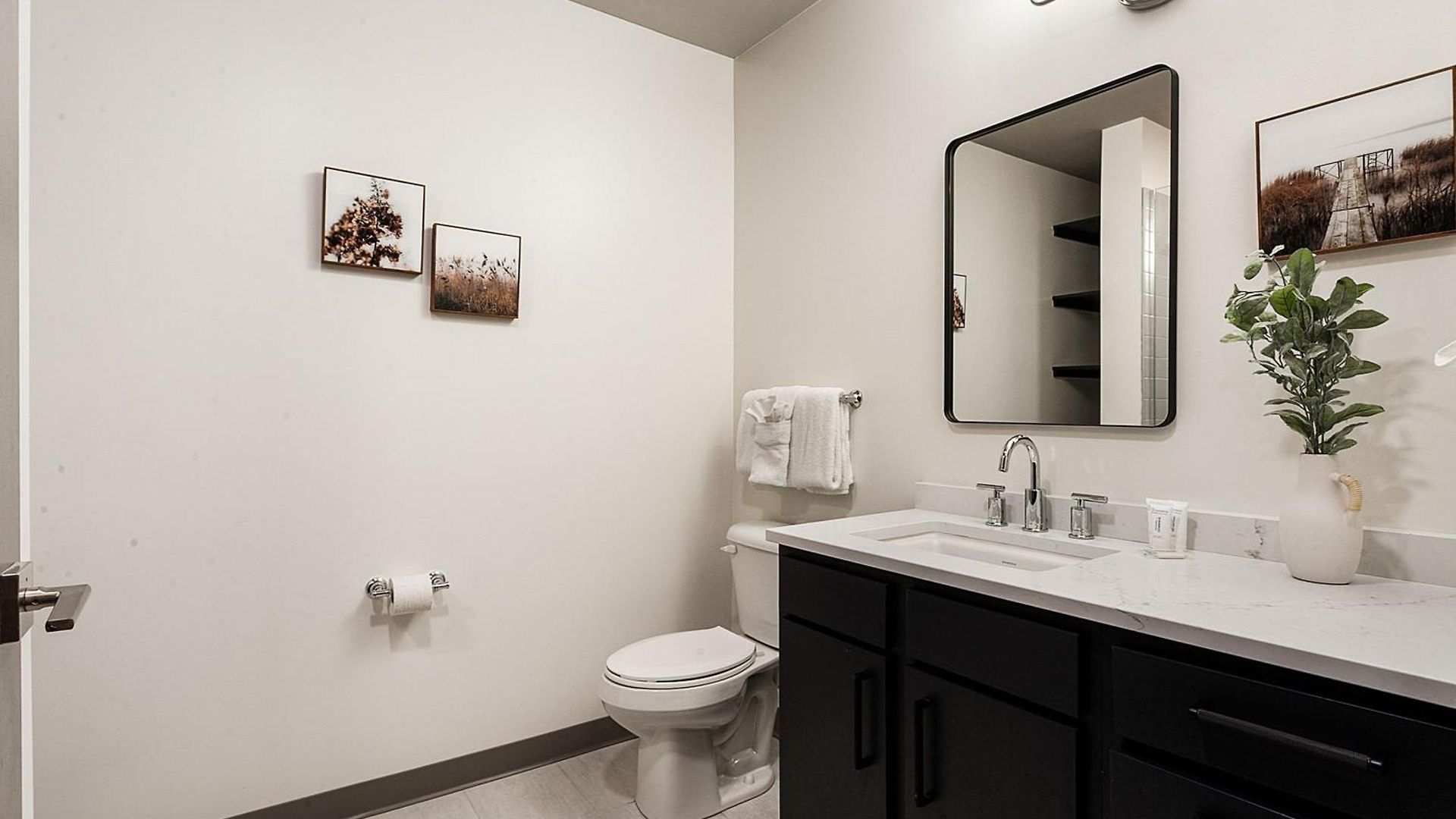 The Pelican By Hosteeva Apartment *