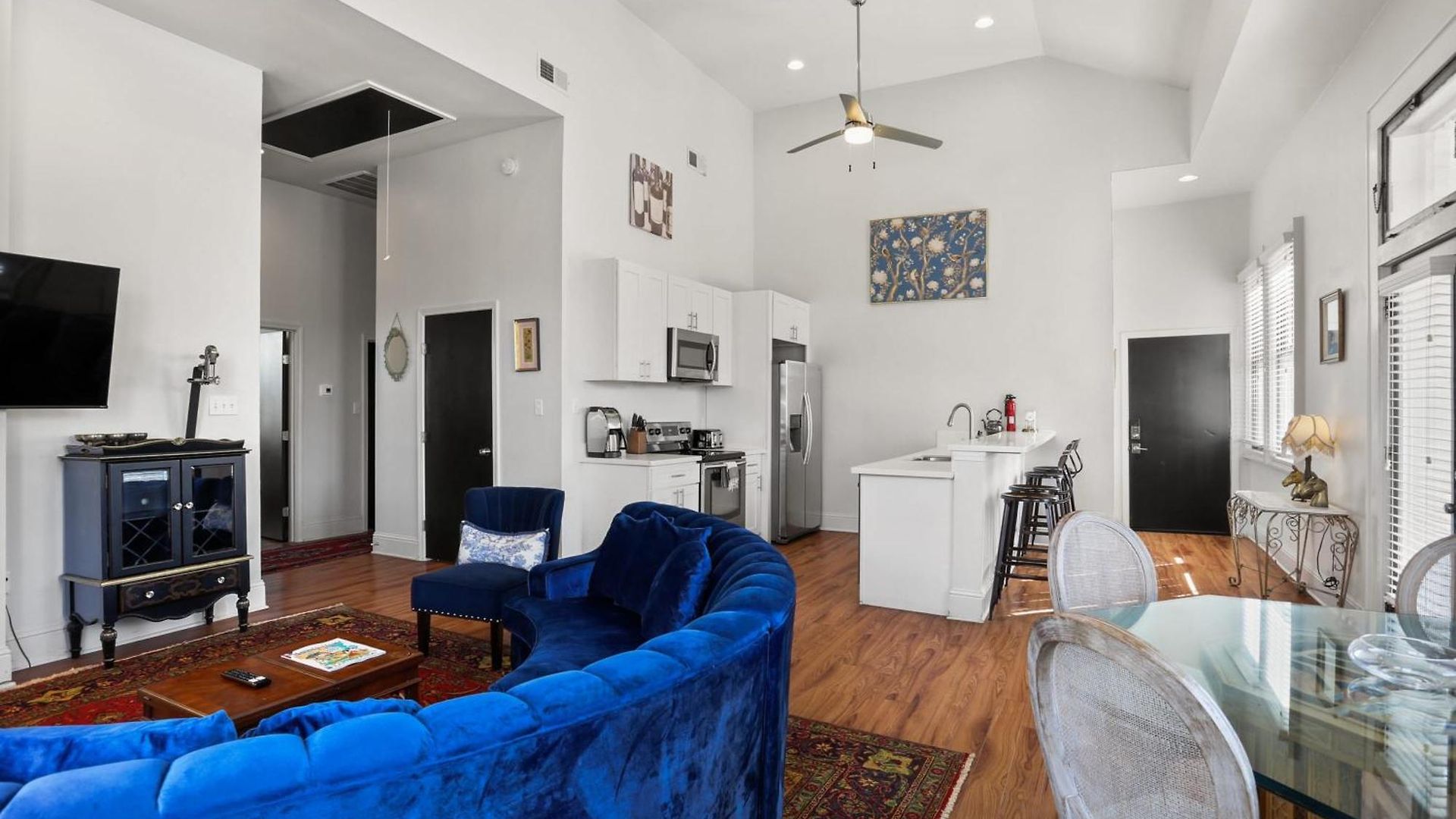 Apartment Stunning 2-bedroom Garden District Newly Renovated *