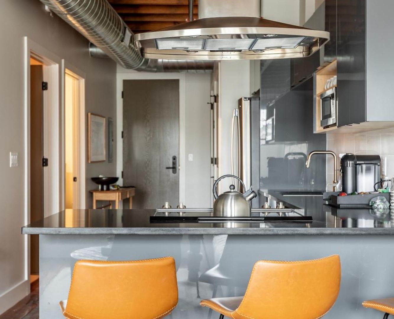 Apartment Ironworks Building - 2 Bedroom 2 Bath, 4 Bedroom 4 Bath *