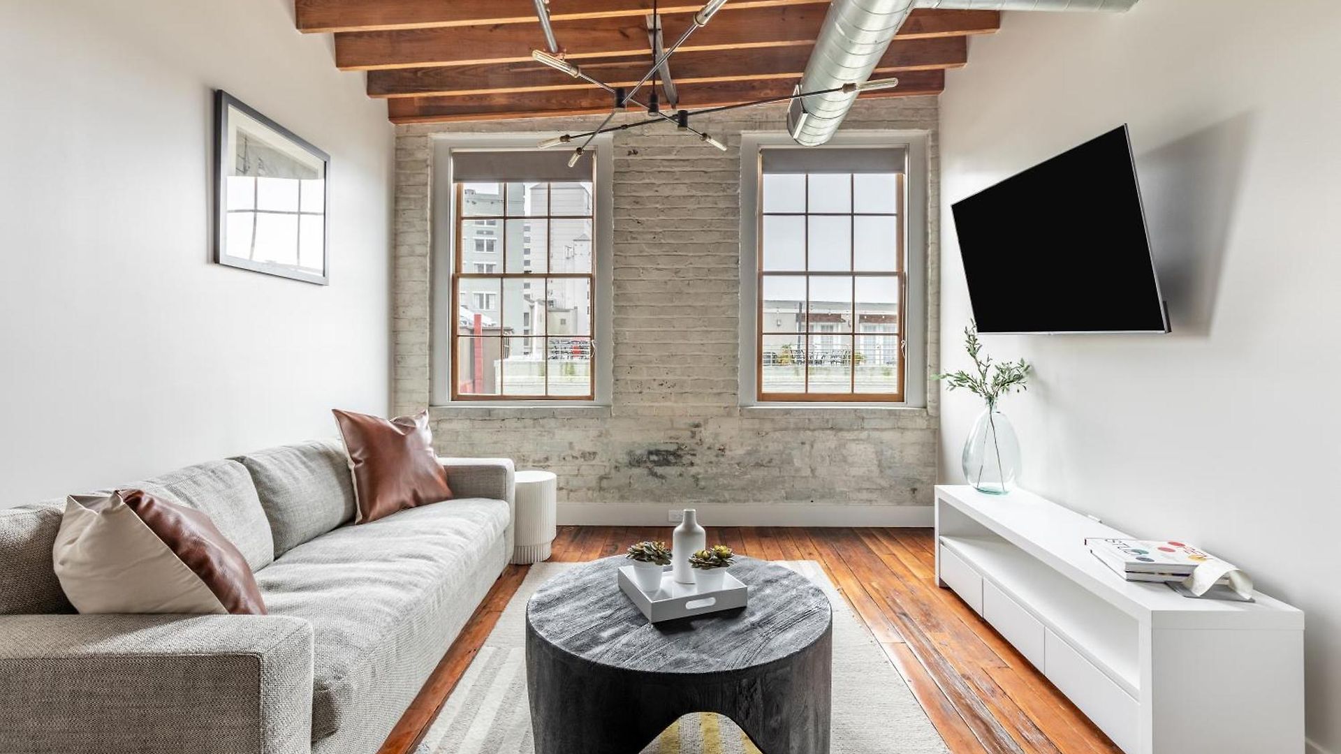 Ironworks Building - 2 Bedroom 2 Bath, 4 Bedroom 4 Bath * New Orleans