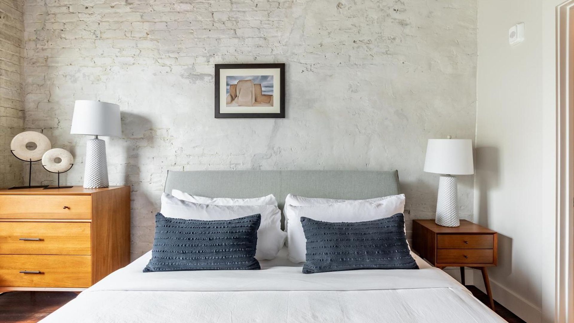 Ironworks Building - 2 Bedroom 2 Bath, 4 Bedroom 4 Bath Apartment New Orleans