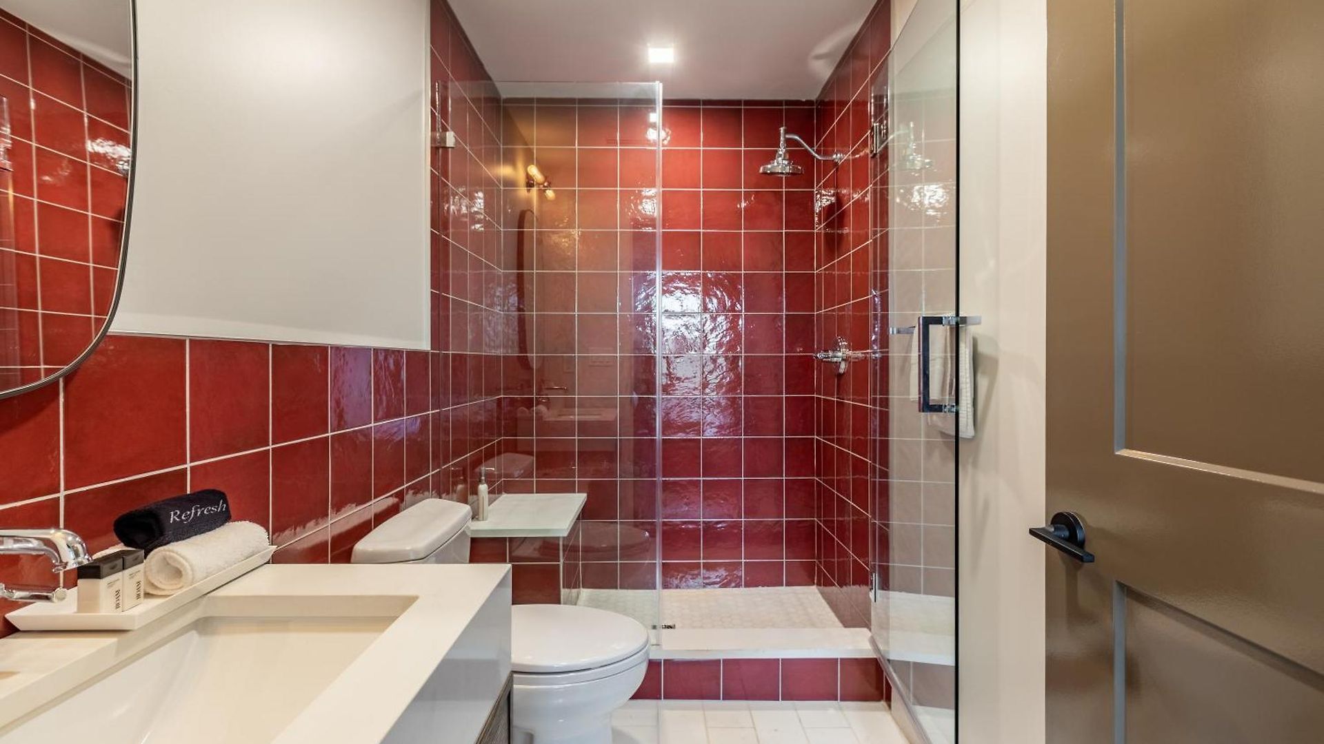 Apartment Ironworks Building - 2 Bedroom 2 Bath, 4 Bedroom 4 Bath