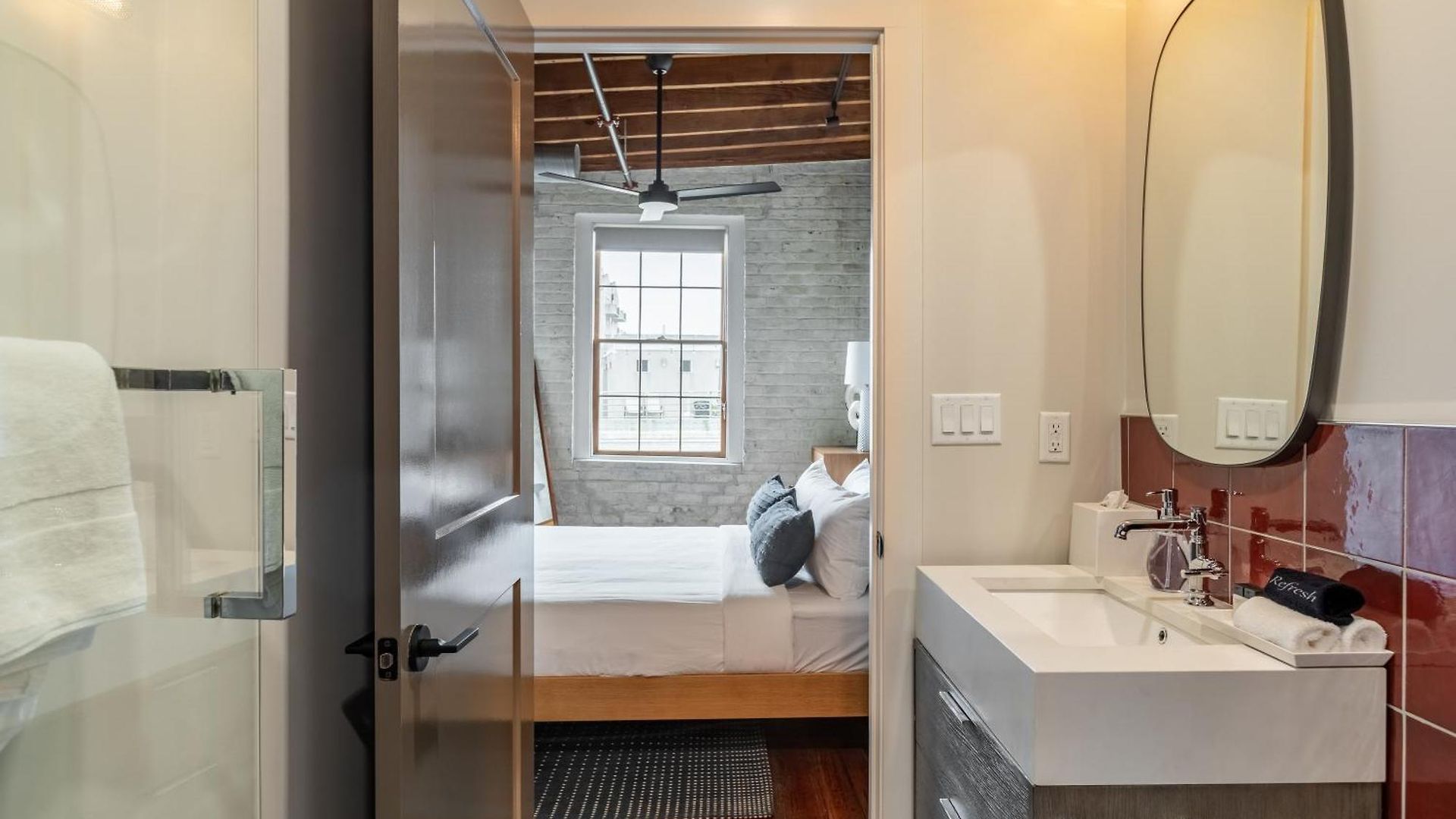 Ironworks Building - 2 Bedroom 2 Bath, 4 Bedroom 4 Bath Apartment New Orleans