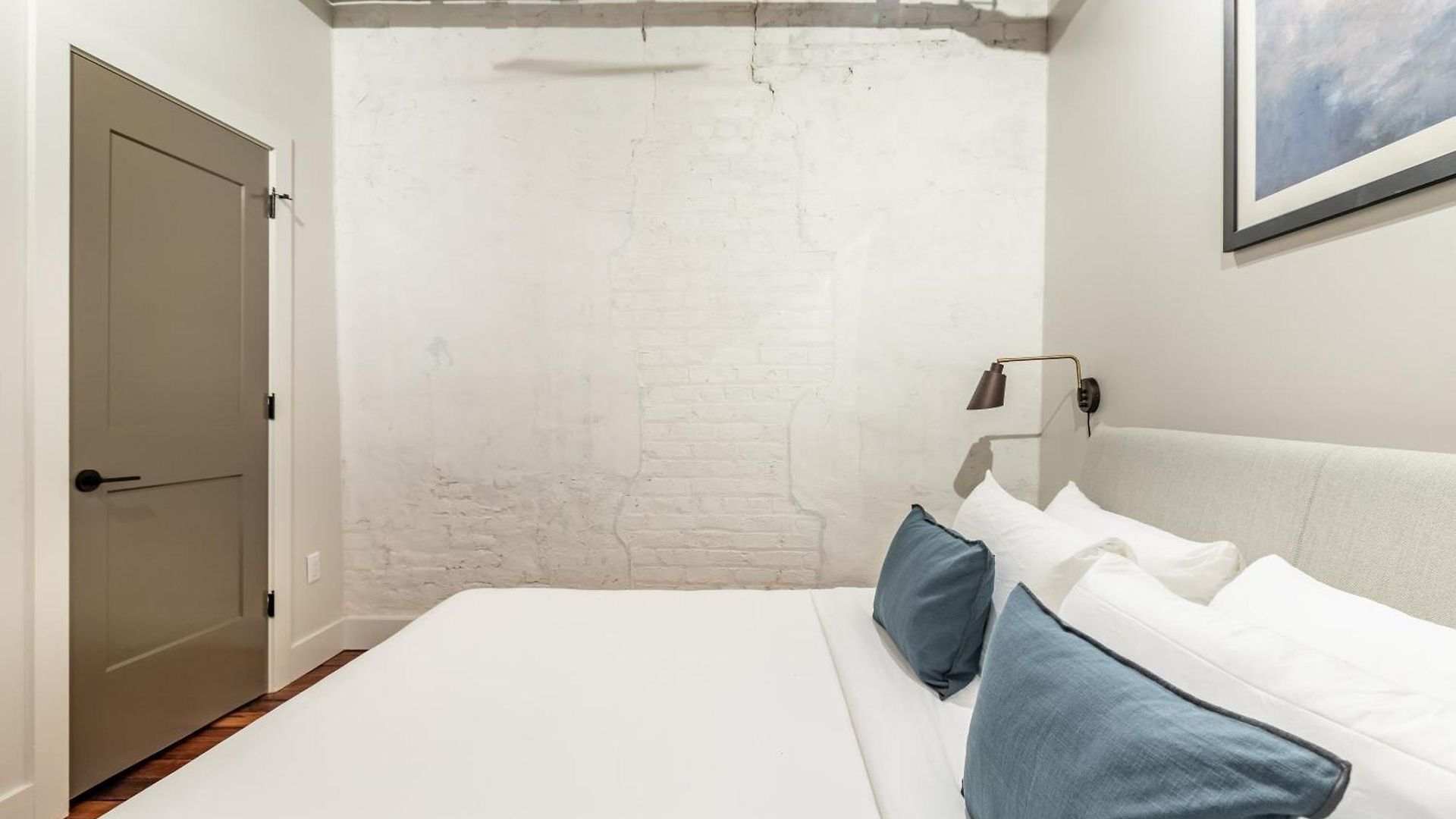 Ironworks Building - 2 Bedroom 2 Bath, 4 Bedroom 4 Bath *