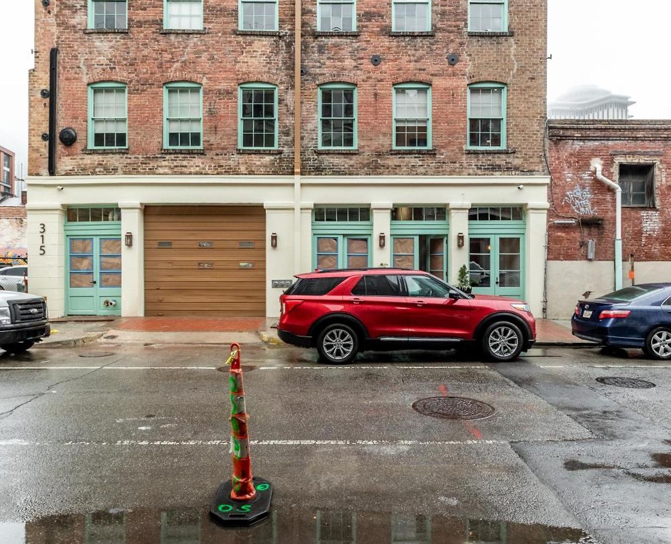 Ironworks Building - 2 Bedroom 2 Bath, 4 Bedroom 4 Bath Apartment