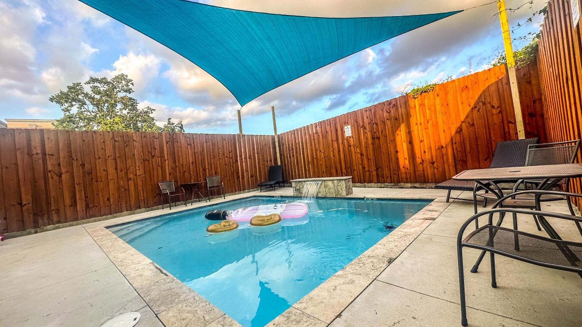 New 4 Bed Luxury House W/private Heated Pool