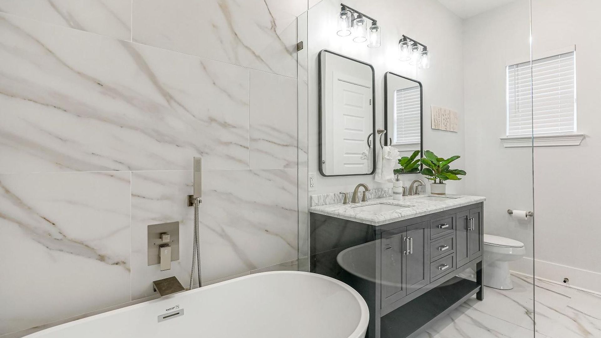 New 4 Bed Luxury House W/private Heated Pool New Orleans
