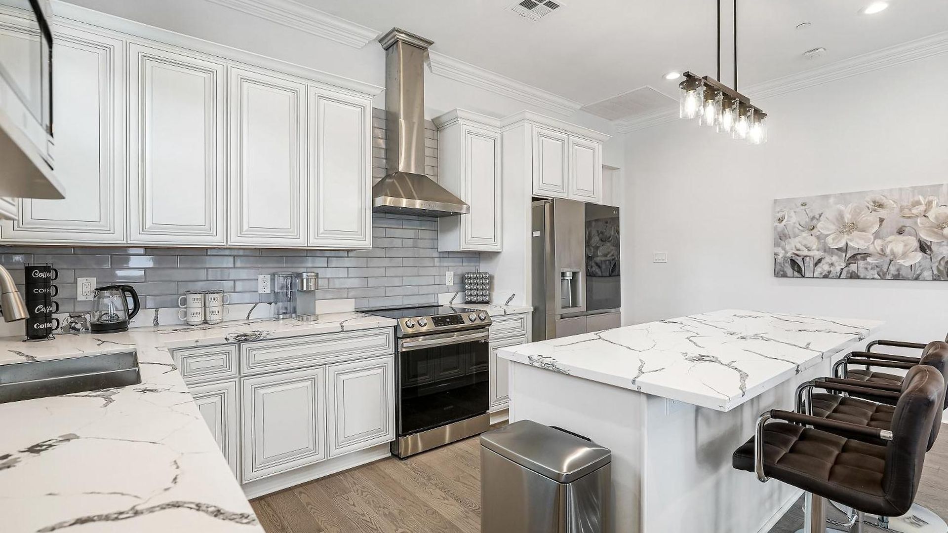 New 4 Bed Luxury House W/private Heated Pool Holiday home *