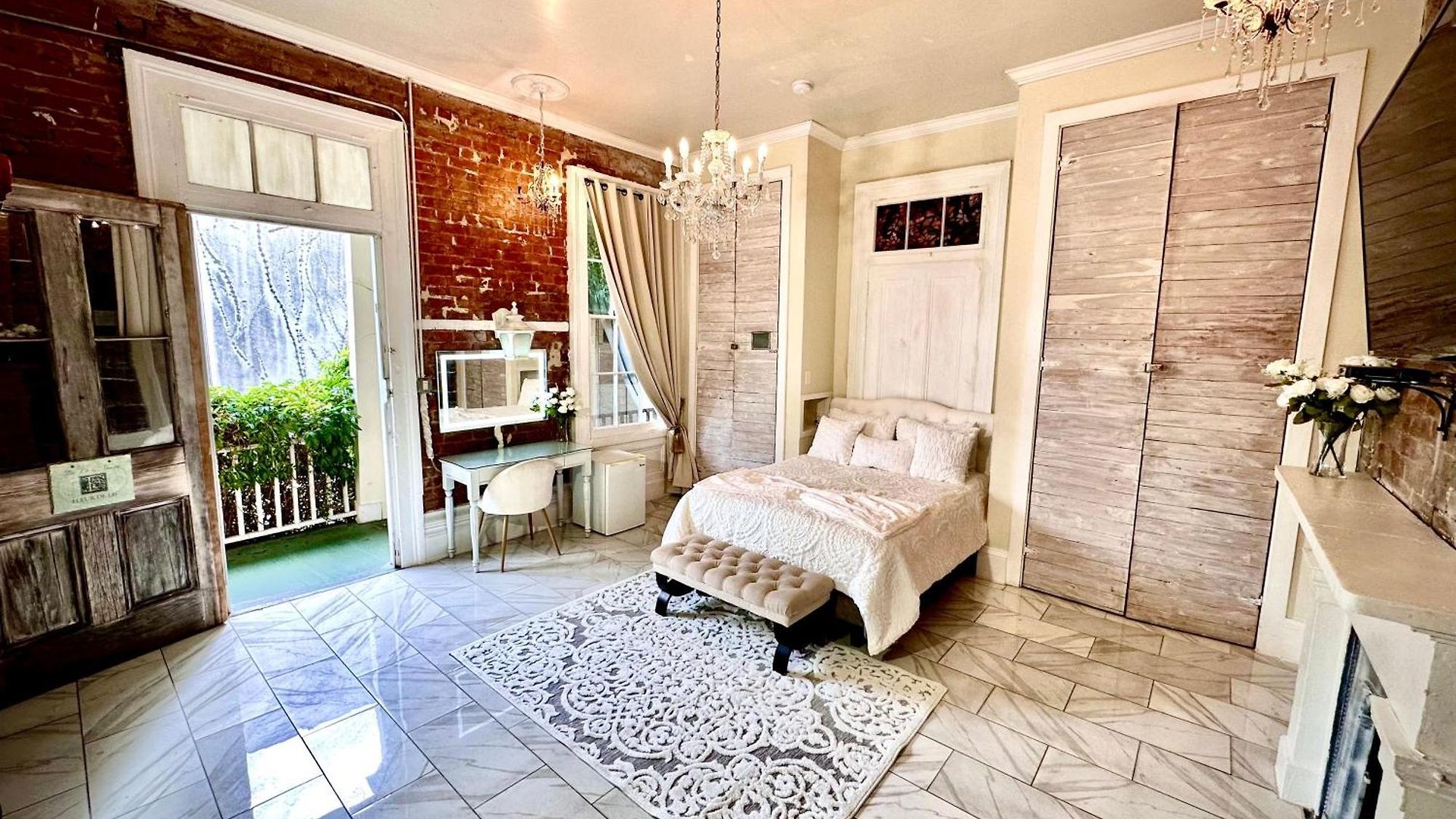 Fleur De Lis Mansion Bed & Breakfast 4*