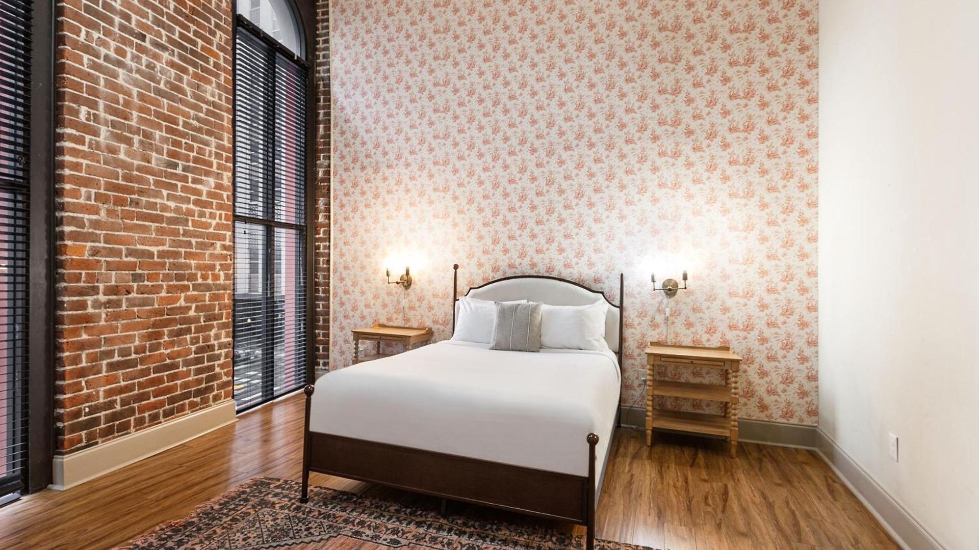 Chuck's Place Aparthotel 2*