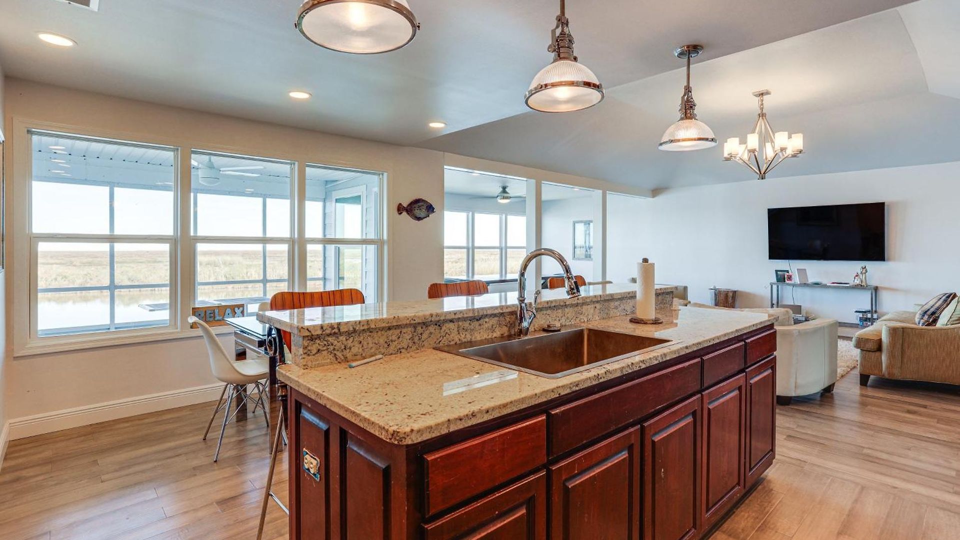 Waterfront Nola Gem W/ Boat Dock & Lift * New Orleans