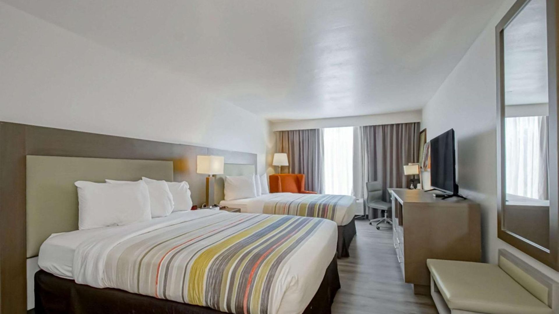 Country & By Radisson, I-10 East, La 3*