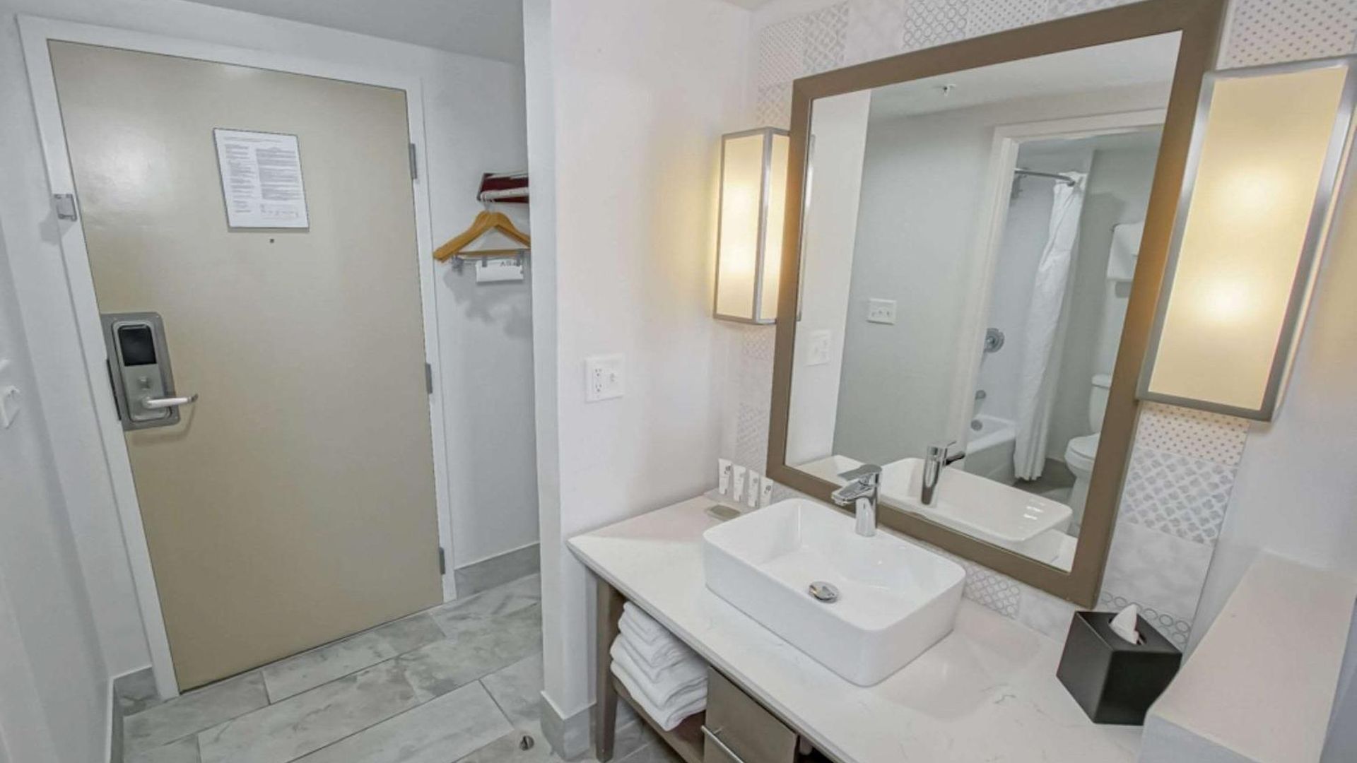 Country & By Radisson, I-10 East, La 3*