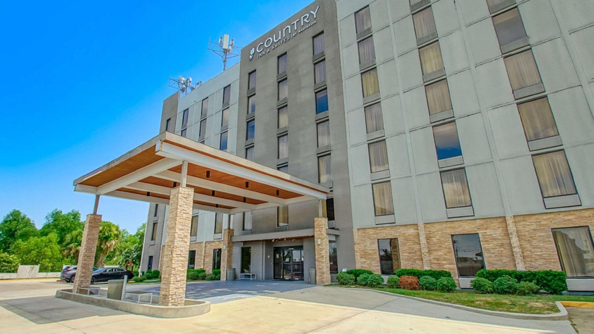 Country & By Radisson, I-10 East, La Hotel