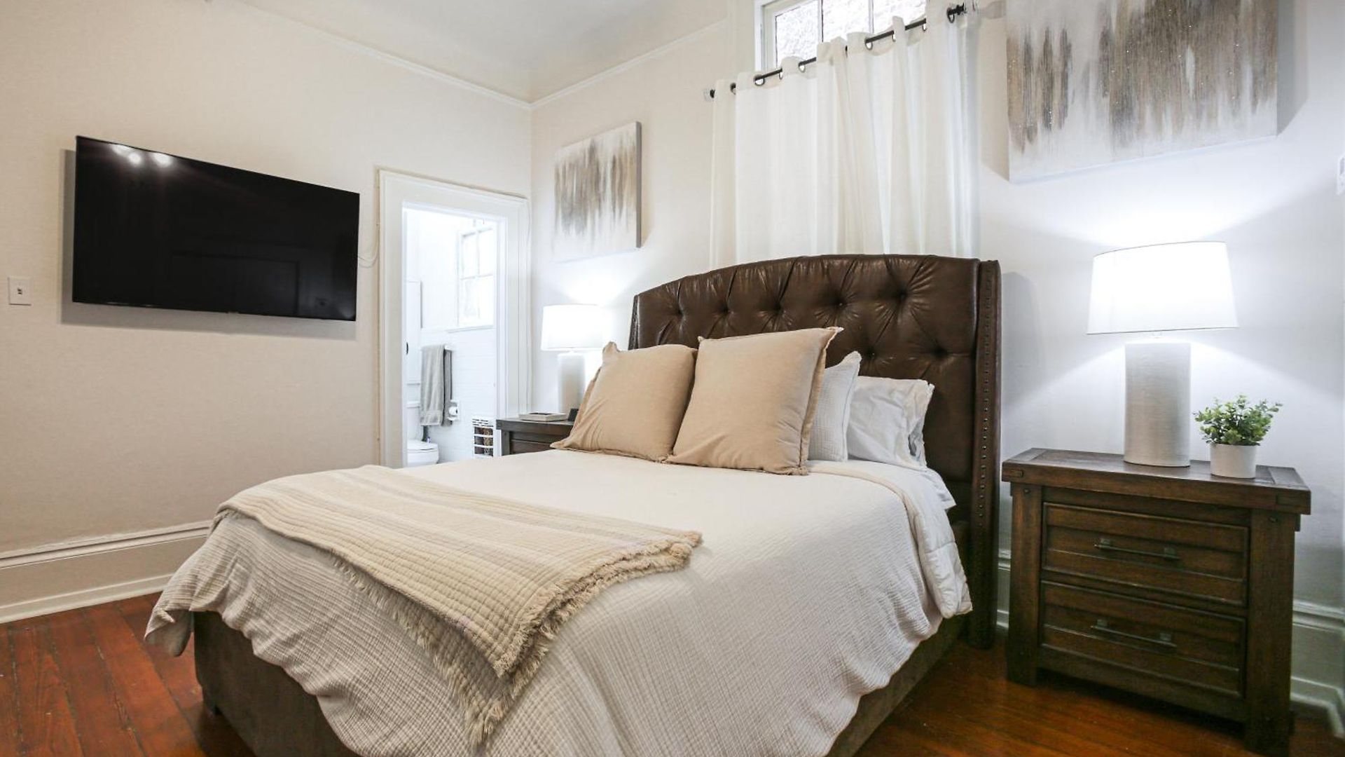 Updated Bourbon Street W/ Smart Tvs! Apartment