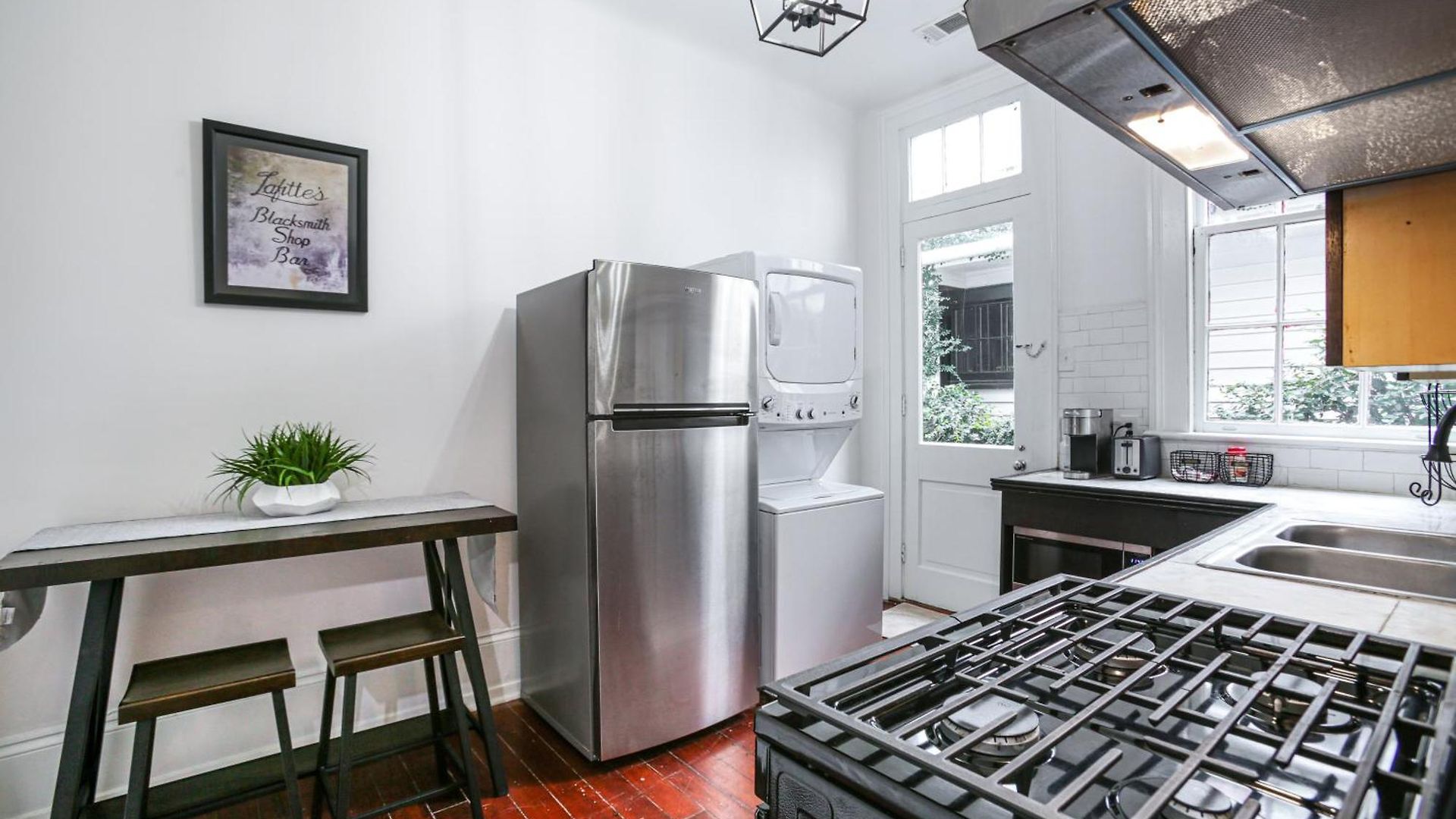 Apartment Updated Bourbon Street W/ Smart Tvs!