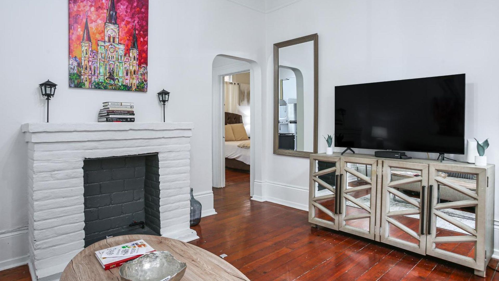 Updated Bourbon Street W/ Smart Tvs! Apartment